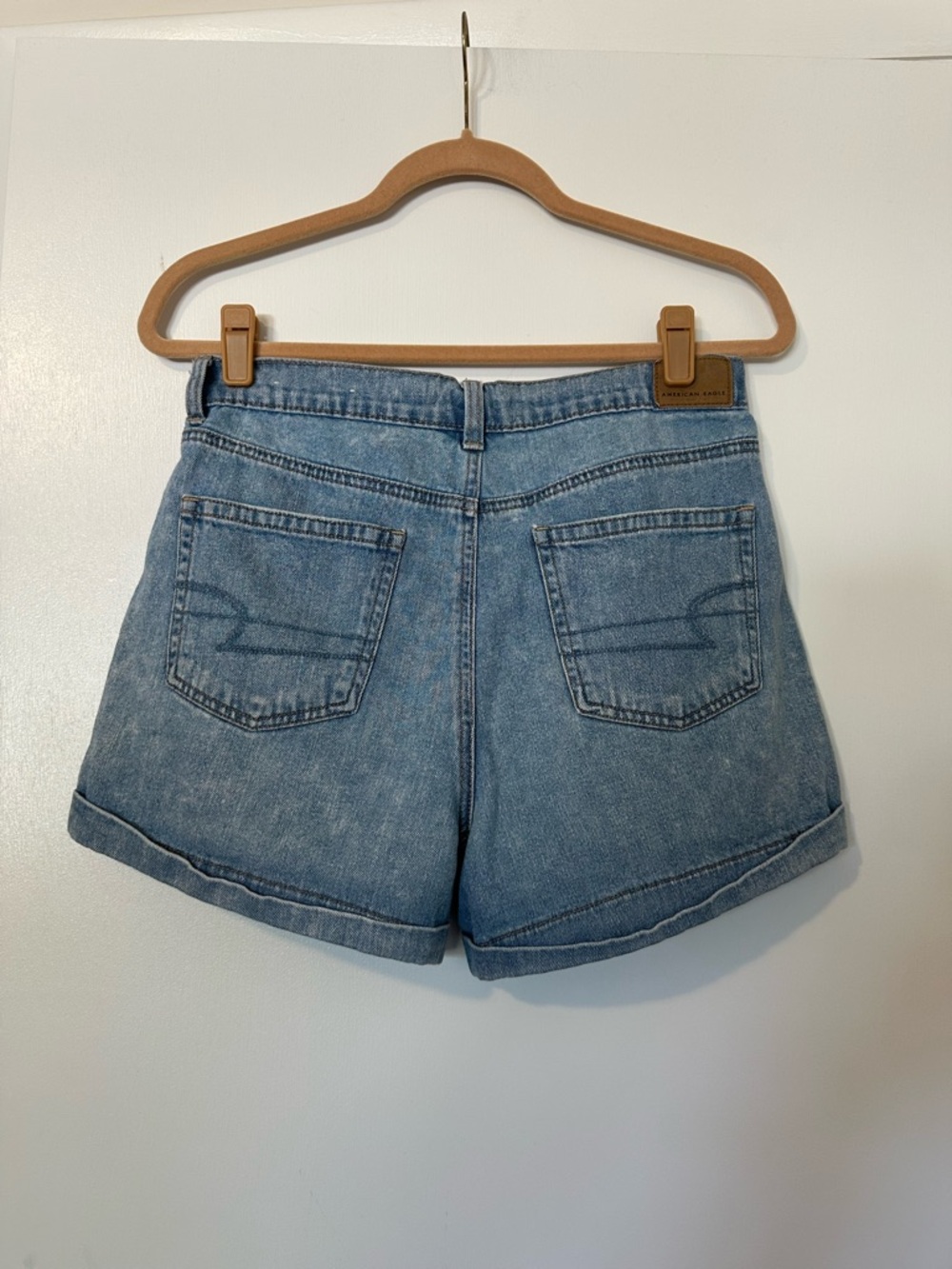 American Eagle Cuffed Denim Mom Short Women’s 8 Blue - Picture 7 of 7